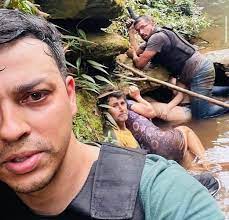 Por volta de 11h10, uma viatura do instituto médico legal (iml) chegou aos fundos da unidade lázaro barbosa — foto: Brazilian Civil Police Officers Rescues Hostages Captured By Serial Killer Lazaro Barbosa 750x722 Policeporn