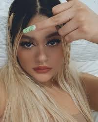 Stephanie Araiza's Instagram, Twitter & Facebook