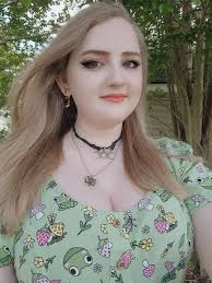 You're so beautiful! You seem like a great girl! Let's talk sometime. I  like horror, reading, animals, dogs and cats. I also enjoy marvel comics  movies and baseball, hockey and football.