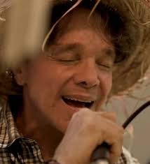 Relembre quem é Netinho, cantor de axé que fez sucesso com a Banda Beijo e  o hit Milla