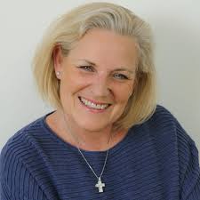 In the first of our RHS Chelsea videos we meet @Amanda Randell of Flowers  et al who took Gold and Best in Show for her stunning interpretation of  Hotel Endsleigh ... and