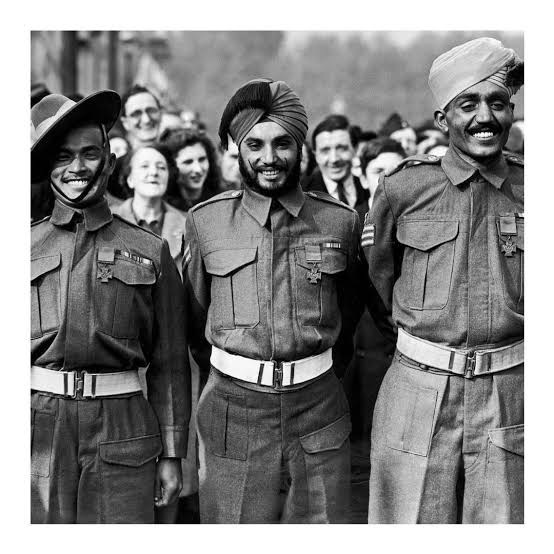 Indian soldiers after the end of WWII. In 1939 the British Indian Army numbered 205,000 men. It took in "volunteers" and by 1945 was the largest "all-volunteer" force in history, rising to