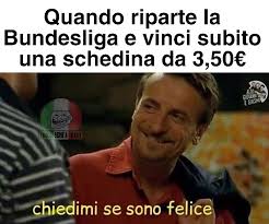 Chiedimi se sono felice è un programma radiofonico che racconta il mondo attraverso gli occhi del cane e la saggezza degli animali. Facebook