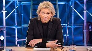 Matthijs gaf daarop aan dat hij voor élke uitzending van de wereld draait door nieuwe sokken uit de kast haalde. Matthijs Van Nieuwkerk En Vrouw Al Tijdje Uit Elkaar Presentator Heeft Nieuwe Vriendin Show Ad Nl