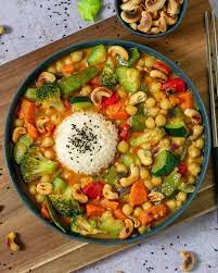 Conny Simple Vegan Food On Instagram Spicy Red Vegetable Curry With Chickpeas And Roasted Cashews Vegetable Curry Red Vegetables Roasted Cashews