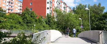 Husby has 11,551 inhabitants as of december 31, 2007. Husby Stockholm Vaxer