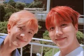 The swarovski crystals sparkle in the light beautifully! 10 Potret Kebersamaan J Hope Dan Rm Bts Bromance Line Favorit