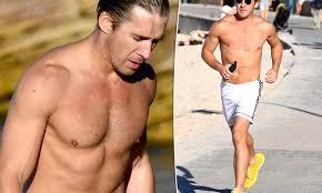 Hugh sheridan father's name is under review and mother unknown at this time. Hugh Sheridan Shows Off His Buff Body As He Takes A Winter Dip At Bronte Beach Daily Mail Online