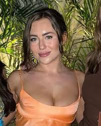 Esther Marcus's Instagram, Twitter & Facebook