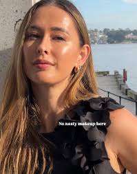 I promise the only reason I have this many selfies in my camera roll is  because of research purposes.... @haleaubeauty 🐚