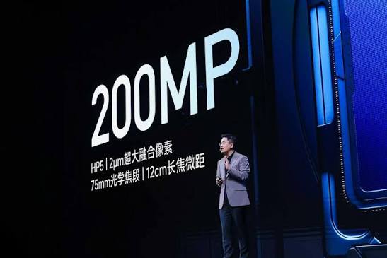 Đánh giá nhanh Xiaomi 18 Pro Series Xiaomi 18 Pro Series đã chính thức được  ra mắt tại Trung Quốc. Xiaomi 18 Pro có giá khởi điểm 5.999 tệ (~23.2  triệu) và
