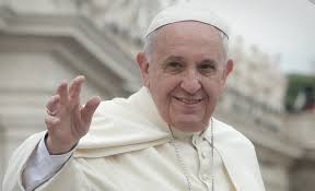 Пытался отбиться: Папа Римский ударил паломницу