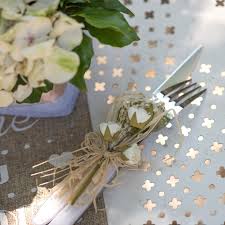 Rosen, lisianthus, freesien) und mit blattgrün floristisch aufgebunden. Blumenanstecker Hochzeit Rose Weiss 2 Stuck