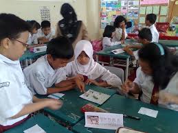 Sln digunakan untuk pembelajaran yang lebih laus daripada kelompok belajar karena menggunakan jejaring sosial. Classroom Observation Farida S Blog