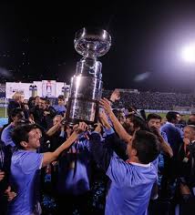 Este trofeo, que chile literalmente tendrá por cien años, es especial e. Supercopa De Chile El Trofeo Mas Pesado Del Futbol Nacional
