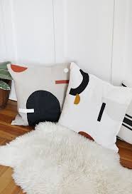 How To Make Diy Painted Pillows Mit Bildern Diy Kissenbezuge Kissen Bedrucken Dekorative Kissenbezuge