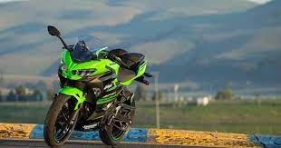 Download Wallpapers 4k Kawasaki Ninja 400 Superbikes 2018 Bikes Raceway Green Ninja Kawasaki Besthqwallpaperscom Kawasaki Ninja Kawasaki Ninja 650 Kawasaki Ninja 636