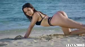 Ellie Leen's wild Vixen debut-Without Even Trying