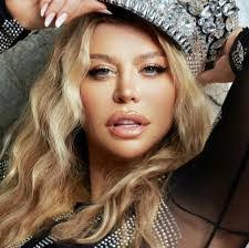 Carla Coman's Instagram, Twitter & Facebook