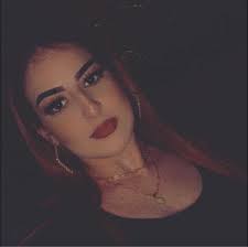 Can anyone recommend maternity photographers?