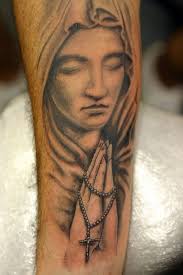 Tatuajes De Rosarios Entretenimiento Cultura Pop Univision