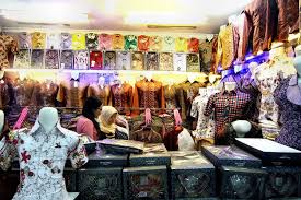 Sempat grab beberapa kaler and design boarder lace, kain lace, kain baju melayu, kain chiffon, magnet fridge untuk disebabkan sampai bandung pon dah tengah malam, mane nak cari tempat shopping kan?so agendanya merehatkan diri dan tido je la.the next day. Tarikan Apa Ada Di Pasar Baru Bandung 2021