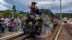 A waldenburgerbahn service heading for liestal arrives at altmarkt with driving trailer 118 leading to waldenburgerbahn ag: Abschied Vom Waldeburgerli Ende Des Dampfbetriebs Bei Der Waldenburgerbahn Youtube