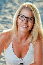 Sonia Funk's Instagram, Twitter & Facebook