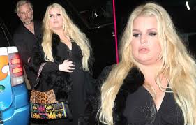 Jessica Simpson Flaunts Baby Bump Leaves Roxy With Eric Johnson