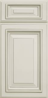 Signature brownstone cabinets feature a classic raised panel design with rich brown notes, to bring both warmth and elegance to your home. Signature Pearl Forevermark Cabinetry