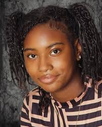 Gadon bel pitit Ruth mete sou late non. Gade 2 je nan tet yon timounn  lesyel. Sak fem pi byen an se jan Ruth grandi pitit la,li pa eklere,li  grandi l fason