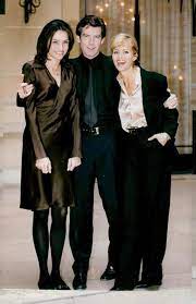 Przez 2 lata była żoną. Thunderballs Org On Twitter Famke Janssen Pierce Brosnan And Izabella Scorupco At A Press Event Promoting Goldeneye Held At The Plaza Athenee Hotel In Paris France On The 1st Of December 1995 Bond