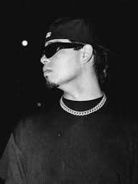 Dani, the girl, is singing songs to me Beneath the marquee, oversold. By  the way, I tried to say I'd be there waiting for. ~ Keep Drummin' 🍔