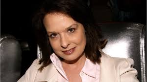 Michel Sardou Sa Fille Cynthia Sardou Se Confie Sur Le Viol Collectif Dont Elle A Ete Victime Femme Actuelle Le Mag
