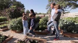 Joanna's recipe delivers classic french toast flavors in sliced form with a crunchy nut topping that is a delight to wake up to. Sendung Verpasst Fixer Upper Staffel 10 Episode 4 Chip Joannas Garten Vom 10 05 2021 Sixx