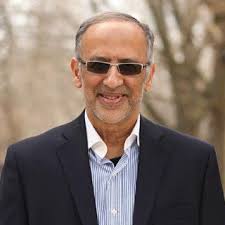 Takim Liyakat, Professor