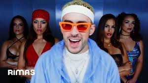 El youtuber victor caballero se dio a la tarea de investigar cuánto cuesta el outfit que el conejo malo utiliza en el video de chambea, y los resultados te van a sorprender. La Dificil Bad Bunny Video Oficial Yhlqmdlg Clothes Outfits Brands Style And Looks Spotern
