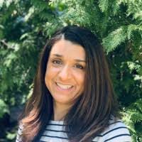 Lisa Pesce's Instagram, Twitter & Facebook