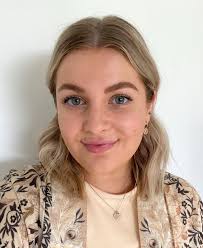 Angela Newton's Instagram, Twitter & Facebook