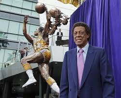 Elgin baylor, the hall of fame star who spent 14 years playing for the minneapolis and los angeles. Elgin Baylor S Hang Time Addresses Racism And His Basketball Career Npr