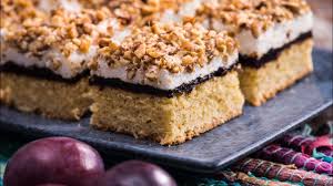 Cu ingrediente putine si cu fructele preferate in aceasta perioada (merele sunt foarte zemoase si gustoase), am facut aceasta reteta de prajitura. Prajitura Cu Gem De Prune Si Nuci Youtube