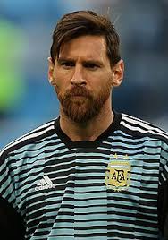 ليونيل ميسي لاعب أرجنتيني يلقبه البعض بالمعجزة الأرجنتينية، نضم إلى فريق برشلونة بعدما رآه أحد مكتشفين النادي، وحقق بالدوري الأسباني لصالح برشلونة العديد من الألقاب. Ù„ÙŠÙˆÙ†ÙŠÙ„ Ù…ÙŠØ³ÙŠ ÙˆÙŠÙƒÙŠØ¨ÙŠØ¯ÙŠØ§