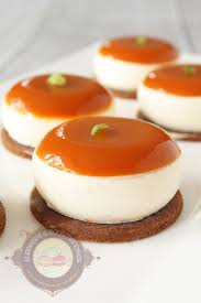 Sushis En Trompe L œil De Christophe Michalak Petit Entremets Abricot Gingembre Vanille Et Orange Gateaux Et Desserts Idee Patisserie Desserts A L Assiette