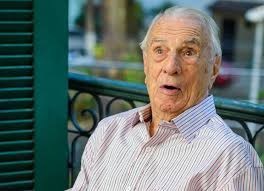 Ele vai até a sala de aula são: Morre Aos 101 Anos O Seu Peru Da Escolinha Do Professor Raimundo