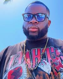 Eddie Linton's Instagram, Twitter & Facebook