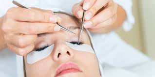 An eyelash technician in your area makes on average $48,518 per year, or $1,122 (2%) more than the national average annual salary of $47,396. Eyelash Extensions Everything You Need To Know Tips For Eyelash Extensions