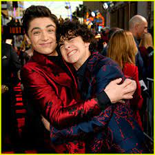 Jack Dylan Grazer And Finn Wolfhard Kiss