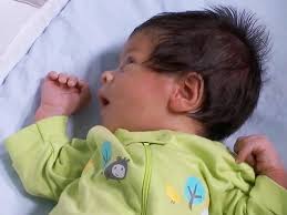 Como Acostar A Un Recien Nacido Video Babycenter