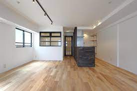 明るく風通しもよくなる 壁面にガラス窓をはめ込んだ室内窓アイデア集 yahoo 不動産おうちマガジン 室内窓 リフォーム 窓枠 リビングダイニング レイアウト マンション