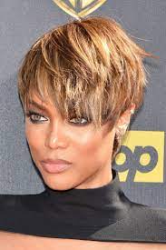 Einzigartige Frisuren Fur Kurzeres Haar Neu Frisuren 2018 Tyra Banks Short Hair Short Hair Styles Hair Styles